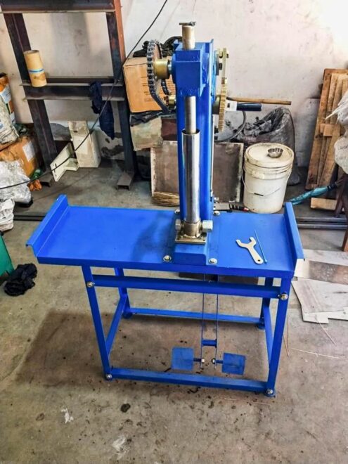Semi automatic pedal agarbatti making machine